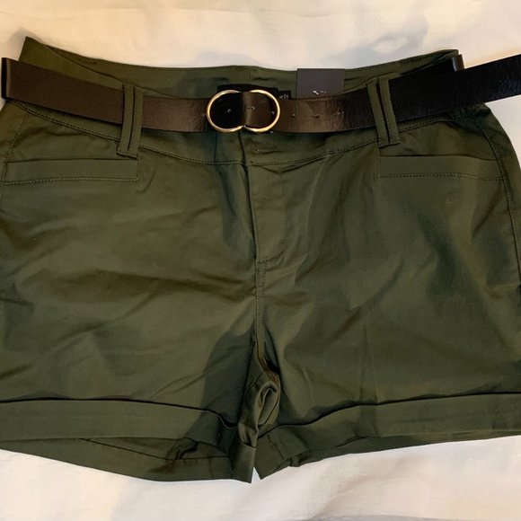Torrid Belted Olive green shorts Size 1 - Picture 5 of 10